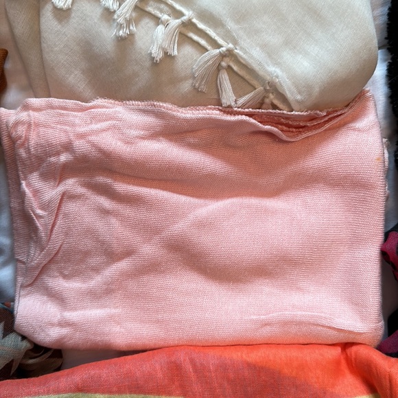 16 asst scarfs - Picture 11 of 16